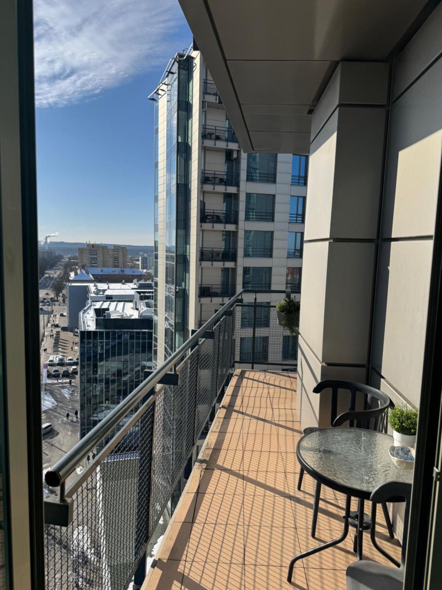 Helios Luxury Apartment In Vilnius Skyscraper Экстерьер фото